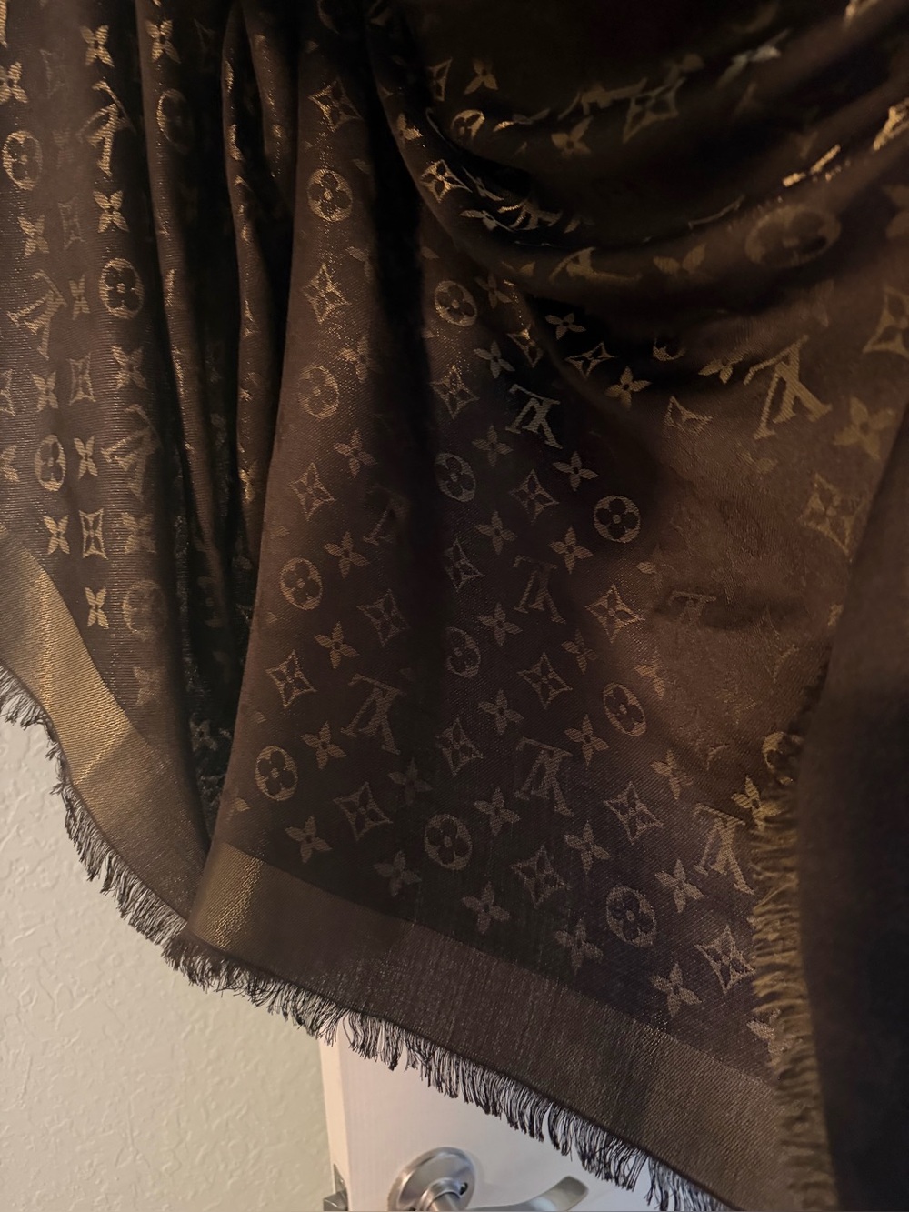 Louis Vuitton Shine Silk Stole - Picture 2 of 6